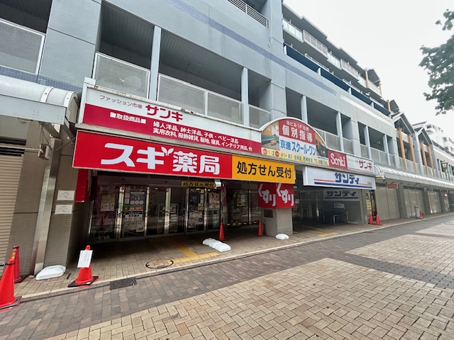 ドラックストア　スギ薬局尼崎潮江店（ドラッグストア）まで377m