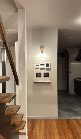 セキュリティ　全ての操作ができるリモコンニッチ　床暖房も完備