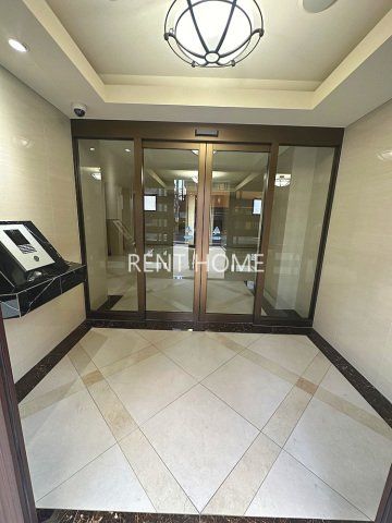 エントランス　オートロック完備