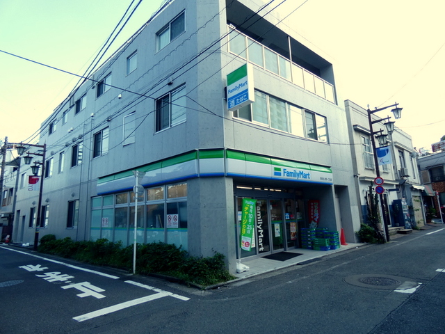 コンビニ　ファミリーマート世田谷上馬1丁目店（コンビニ）まで227m