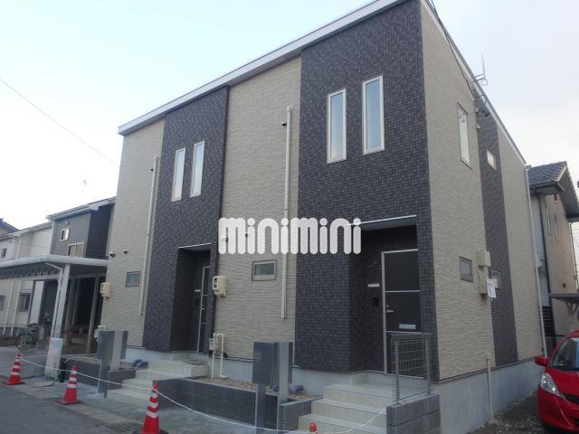 建物外観　落ち着いた雰囲気の住環境にあるテラスハウス物件です