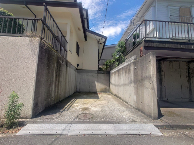 駐車場　敷地内平置き駐車場