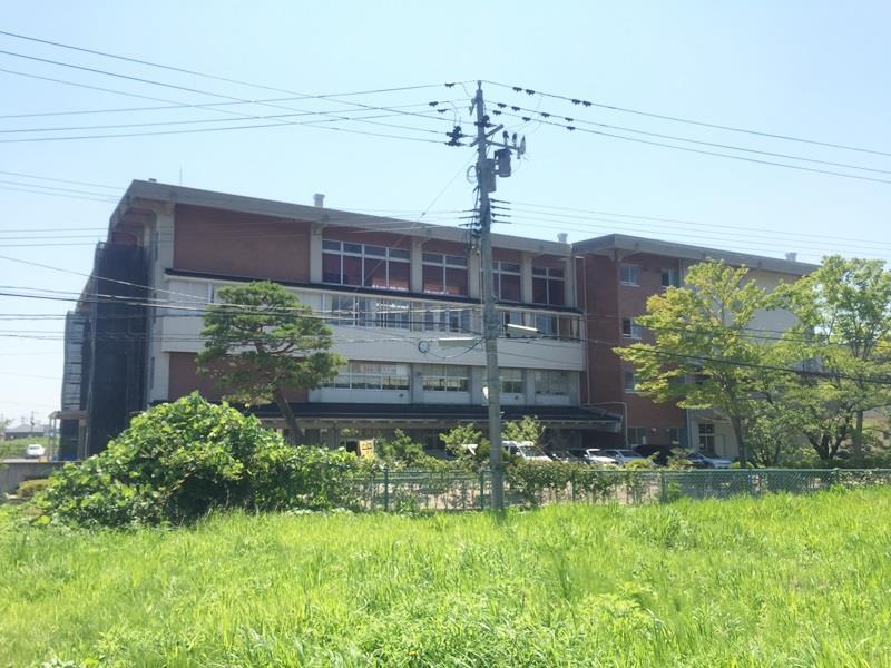 中学校　富田中学校（中学校）まで2200m