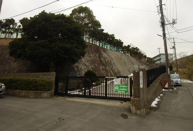 中学校　国府中学校（中学校）まで350m