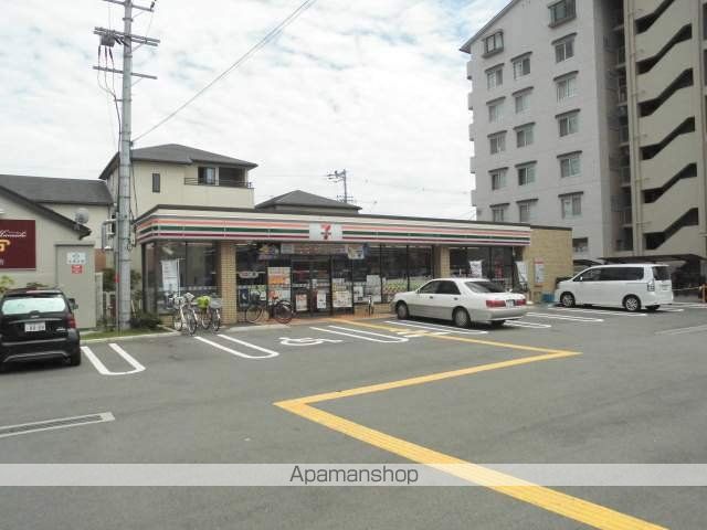 コンビニ　セブンイレブン（コンビニ）まで553m