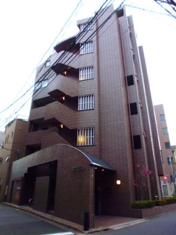 建物外観　鉄筋コンクリート造のがっしりとした建物。