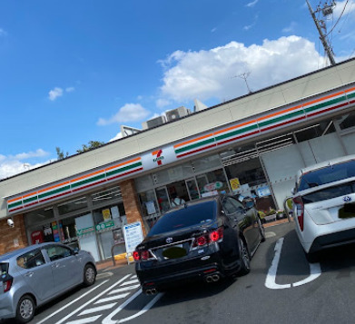 コンビニ　セブンイレブン 世田谷中央病院前店（コンビニ）まで722m