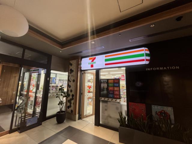 コンビニ　セブンイレブン高松ホテル川六店（コンビニ）まで255m