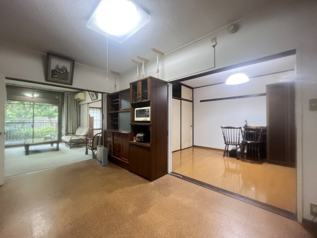 西武郊外マンション湘南鷹取台 I号棟の居間写真