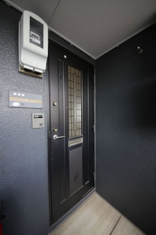 玄関　別部屋同間取りのお写真となります。参考にご覧くださいませ。