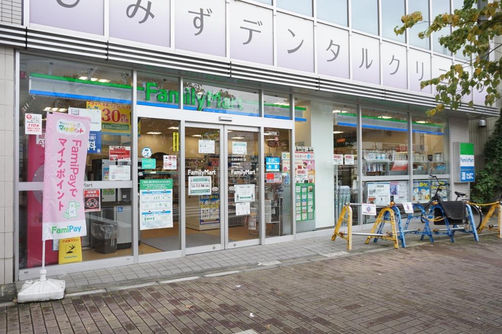 コンビニ　ファミリーマート 北浦和駅西口店（コンビニ）まで142m