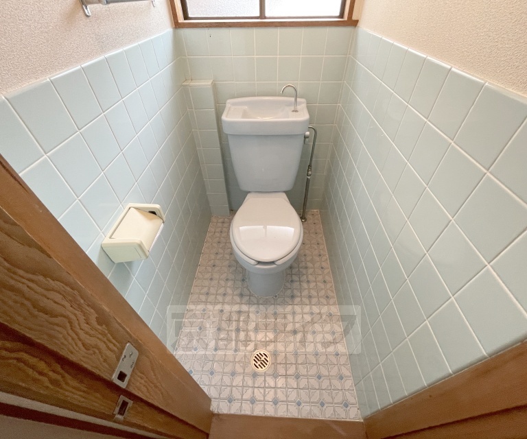 嵯峨梅ノ木町貸家のトイレ写真