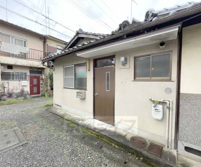 嵯峨梅ノ木町貸家の外観写真