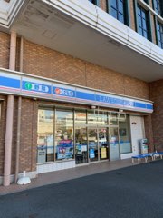 コンビニ　ローソン坂戸駅北口店（コンビニ）まで318m