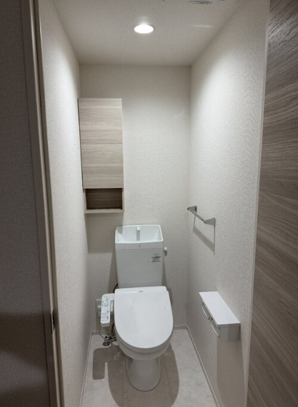 小田急線 喜多見駅 徒歩8分 3階建 築1年のトイレ写真