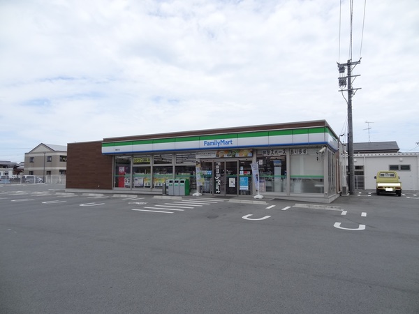 コンビニ　ファミリーマート津藤方店（コンビニ）まで1020m