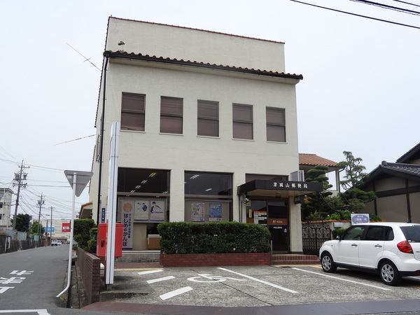 郵便局　津城山郵便局（郵便局）まで1015m