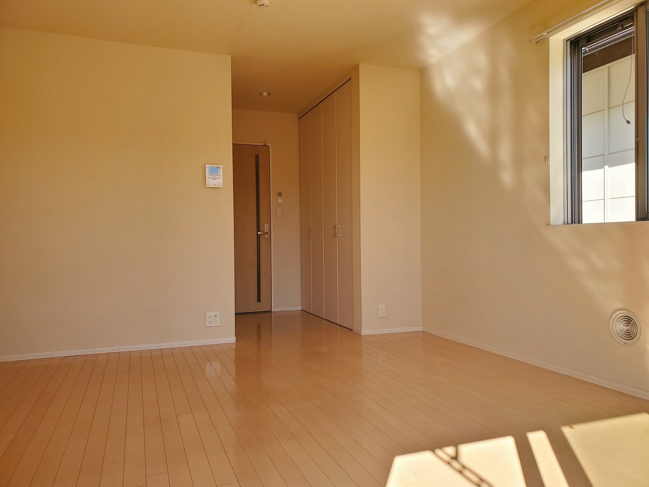 居室・リビング　広々した居住性の高い空間になります。角部屋は良いですね！