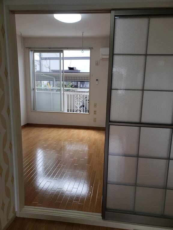 ＪＲ常磐線 荒川沖駅 バス乗車時間：15分 最寄りバス停で下車 徒歩3分 2階建 築33年の居間写真