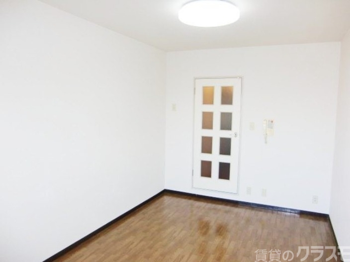 居室・リビング　ドアも白でいいですね！