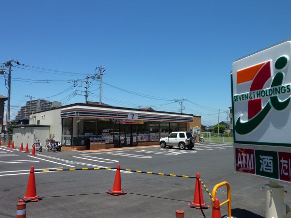 コンビニ　セブンイレブン横浜森の台店（コンビニ）まで438m