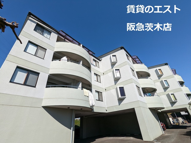 茨木市五十鈴町のマンションの建物外観