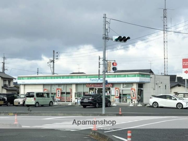 コンビニ　ファミリーマート（コンビニ）まで678m