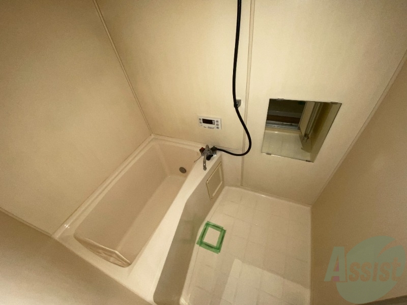 バス・シャワールーム　追い焚き機能が付いているのでいつでも温かいお風呂に入れますよ