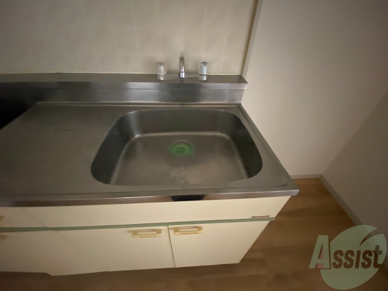 洗面設備　洗面台はありませんので、シンクをご利用ください。