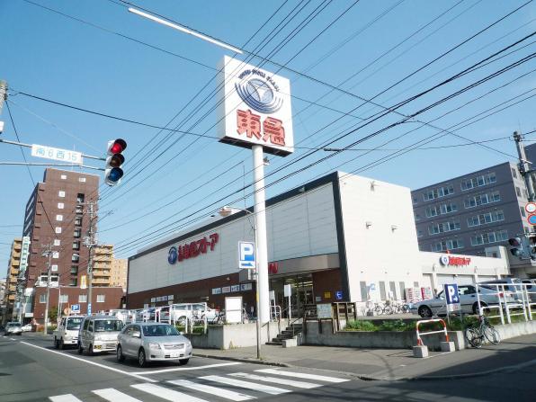 コンビニ　ファミリーマート（コンビニ）まで196m