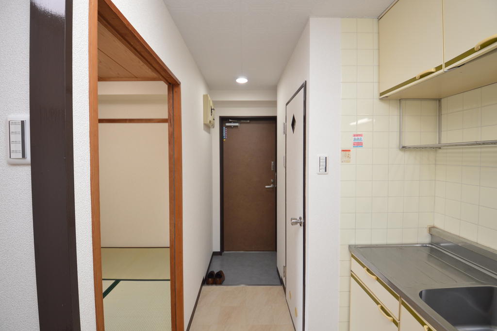 玄関　（参考）他室の写真を使用しています。現況優先となります。