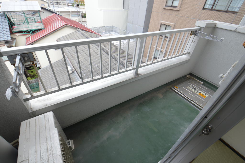 バルコニー　（参考）他室の写真を使用しています。現況優先となります。