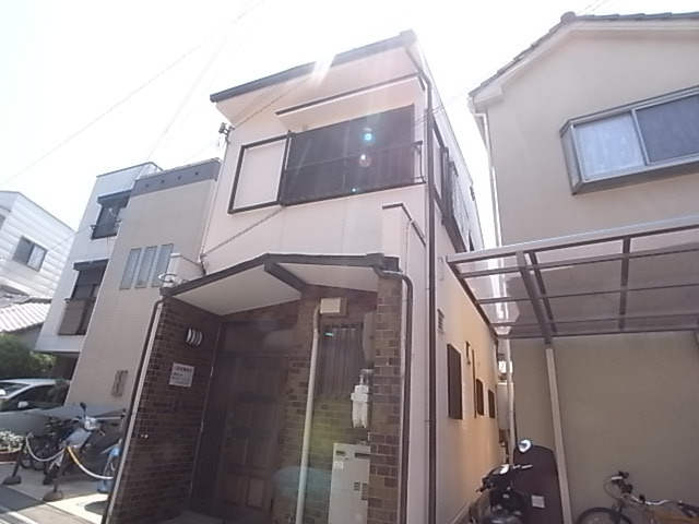 【笠屋町貸家の建物外観】