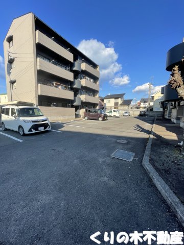 駐車場　駐車場に車を止められます