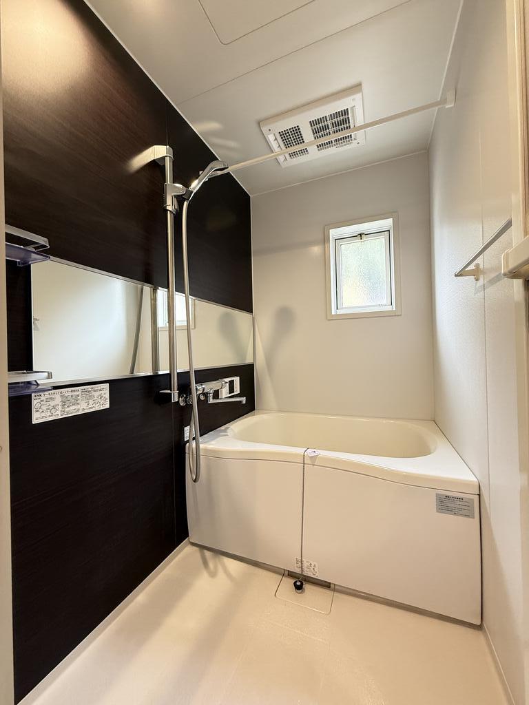 バス・シャワールーム　近年、ユニットごと交換して、浴室乾燥も可能！！