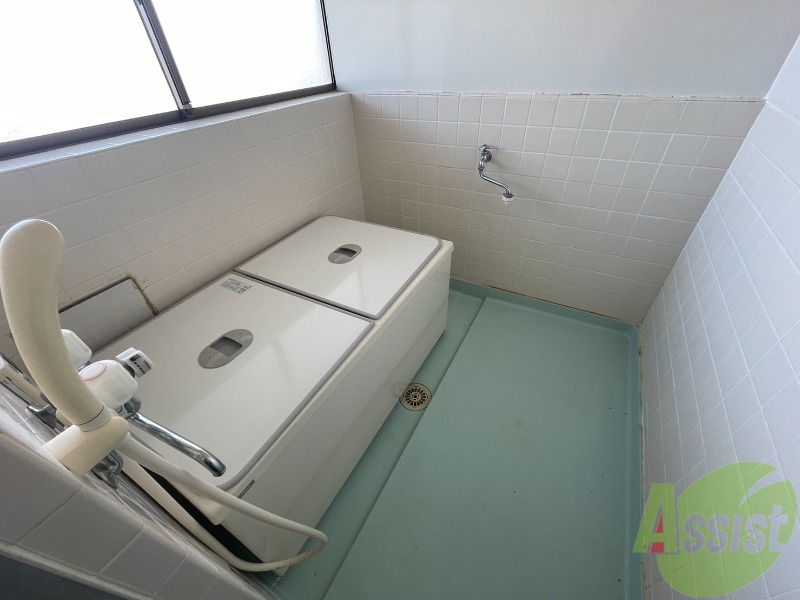 バス・シャワールーム　コチラで日々の疲れを癒し、リラックスしてください