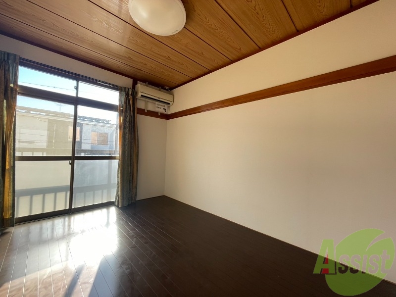 居室・リビング　６帖の洋室ですよ。広々としていますね～。