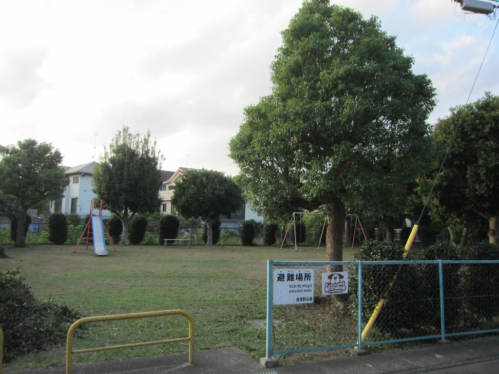 【シャトレ六番館の公園】