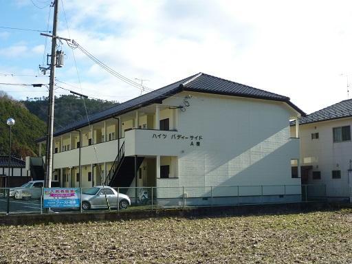 宍粟市山崎町横須のアパートの建物外観