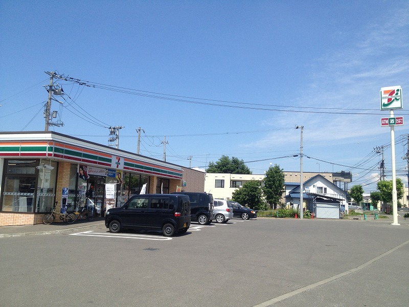 コンビニ　セブンイレブン旭川緑東大橋店（コンビニ）まで353m
