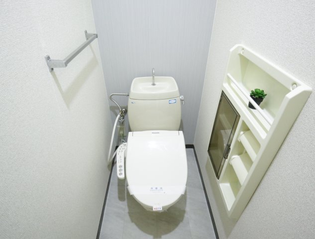 近鉄奈良線 学園前駅 徒歩15分 2階建 築32年のトイレ写真
