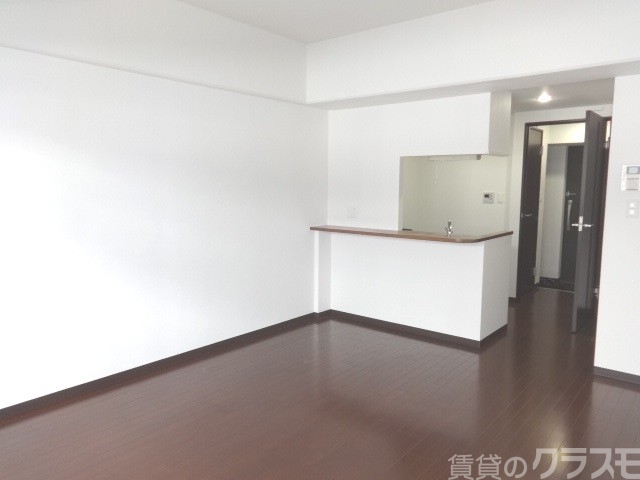 居室・リビング　清潔感があり落ち着いた雰囲気のお部屋です。