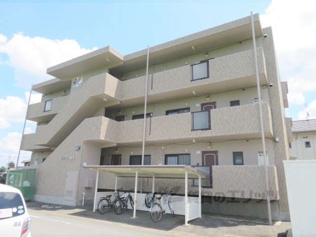 福知山市石原のマンションの建物外観