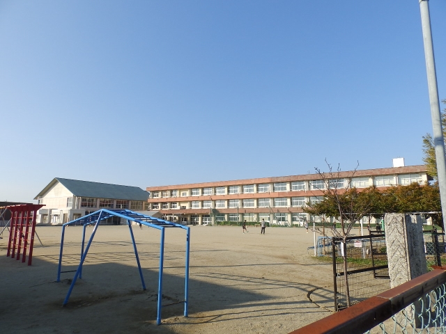 【多気郡明和町大字馬之上のアパートの小学校】