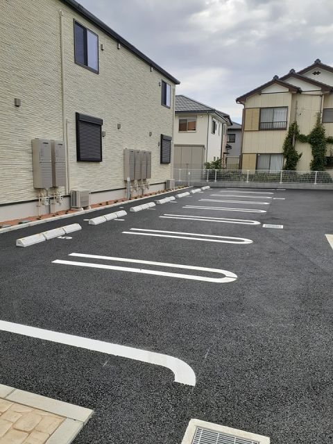 【館山市下真倉のアパートの駐車場】