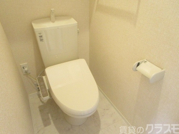 トイレ　冬場も安心の温水洗浄便座！