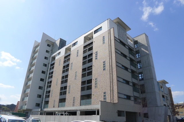 北九州市八幡西区中須のマンションの建物外観