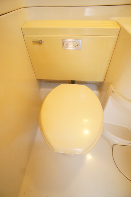 トイレ　清潔感ある洋式トイレです☆丸洗い可能でお掃除も楽々！！