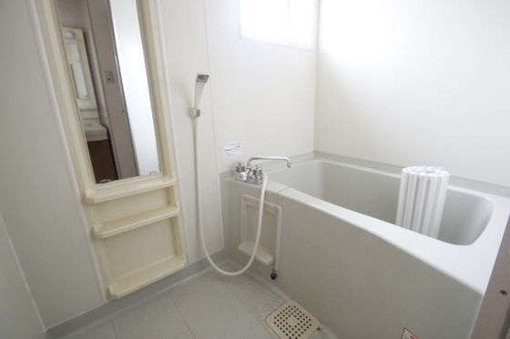 バス・シャワールーム　※他の号室の写真です。