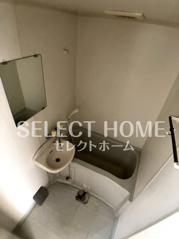 バス・シャワールーム　同型タイプ日々の疲れを癒すお風呂付です